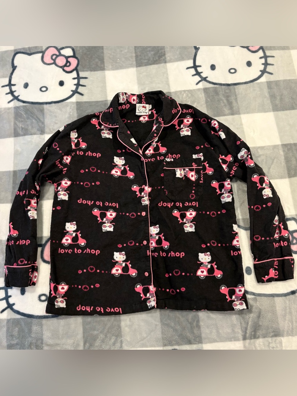 2008 Hello Kitty Sanrio Love to Shop Pajama Top